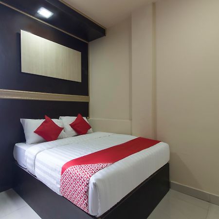 Oyo 697 Niche Valley Hotel Куала Лумпур Екстериор снимка