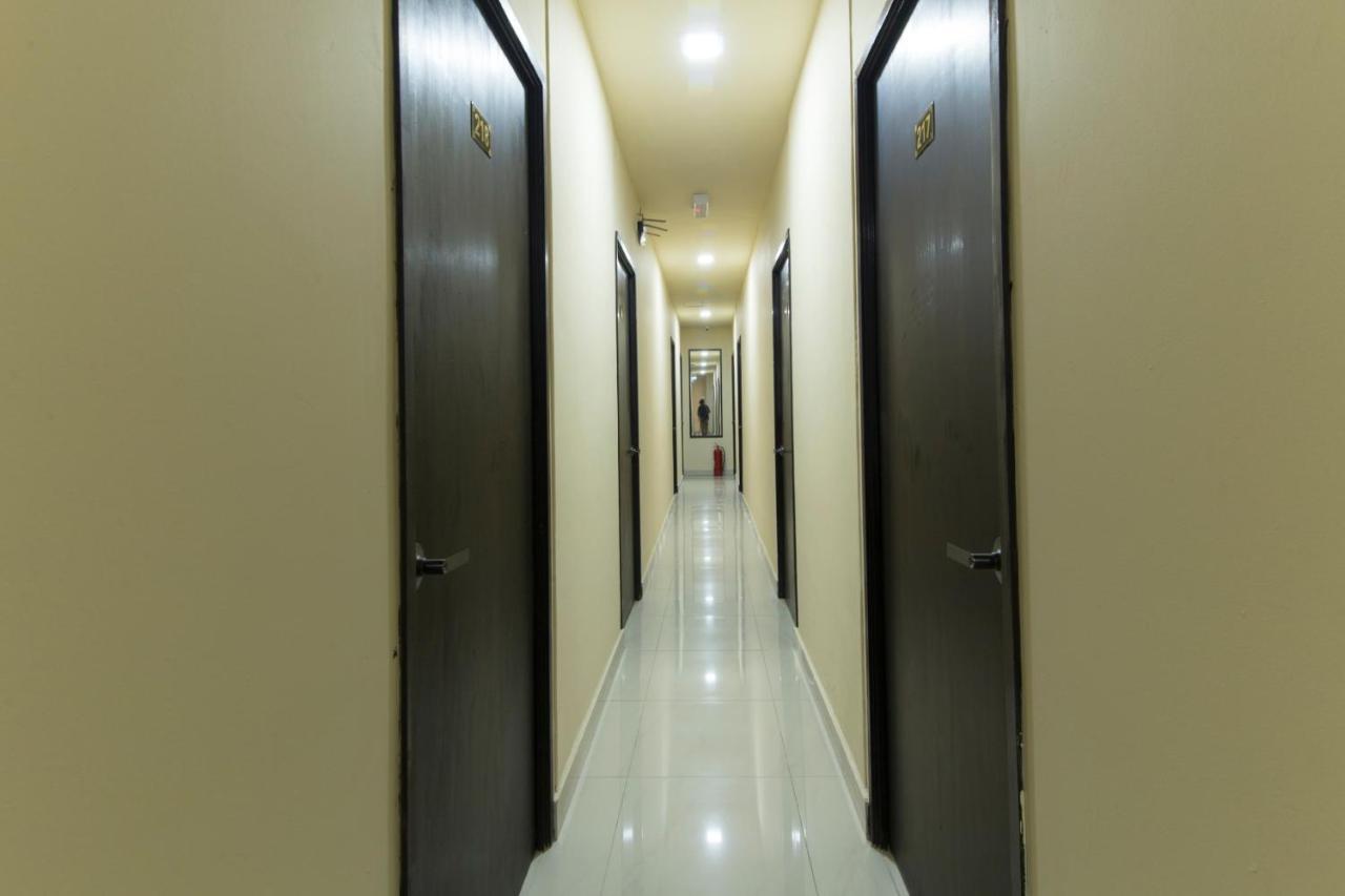 Oyo 697 Niche Valley Hotel Куала Лумпур Екстериор снимка