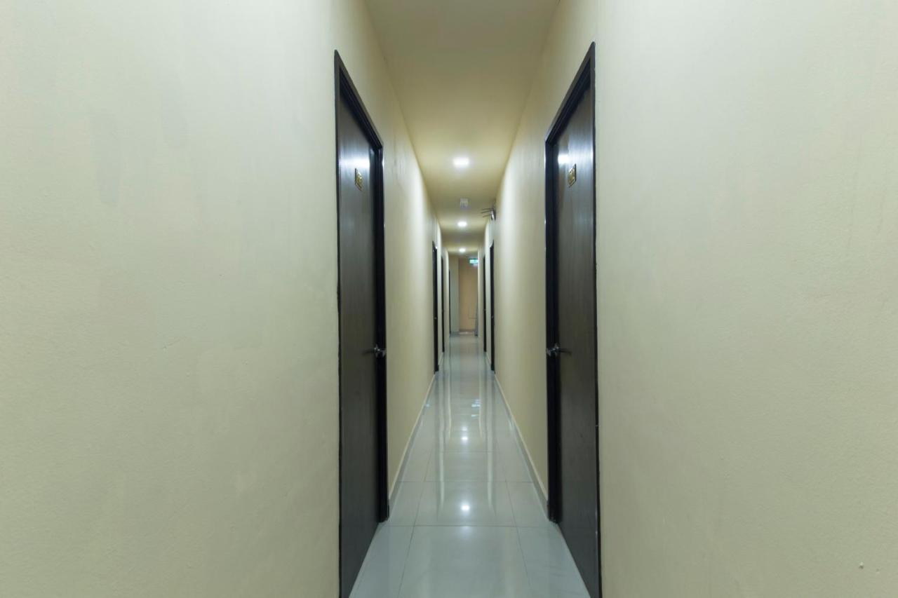 Oyo 697 Niche Valley Hotel Куала Лумпур Екстериор снимка