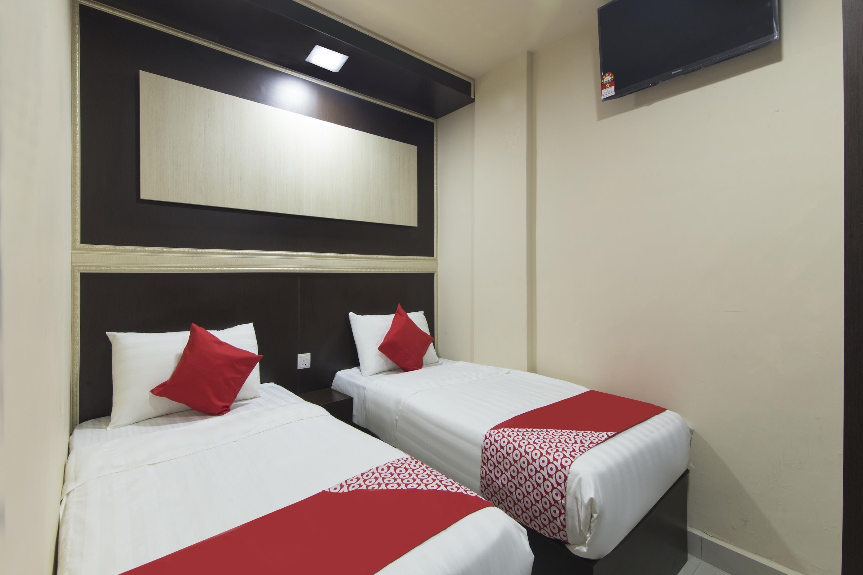 Oyo 697 Niche Valley Hotel Куала Лумпур Екстериор снимка
