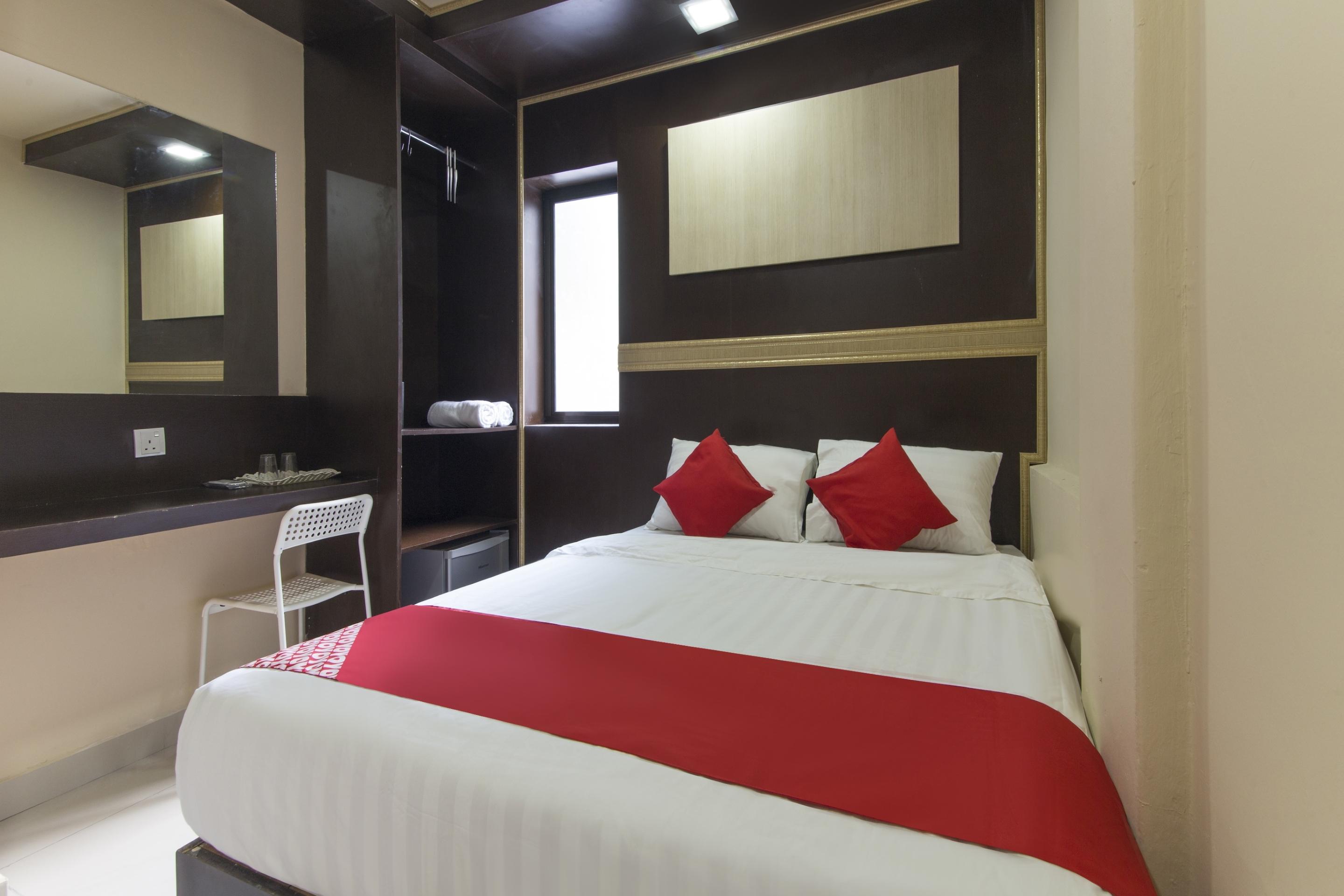 Oyo 697 Niche Valley Hotel Куала Лумпур Екстериор снимка