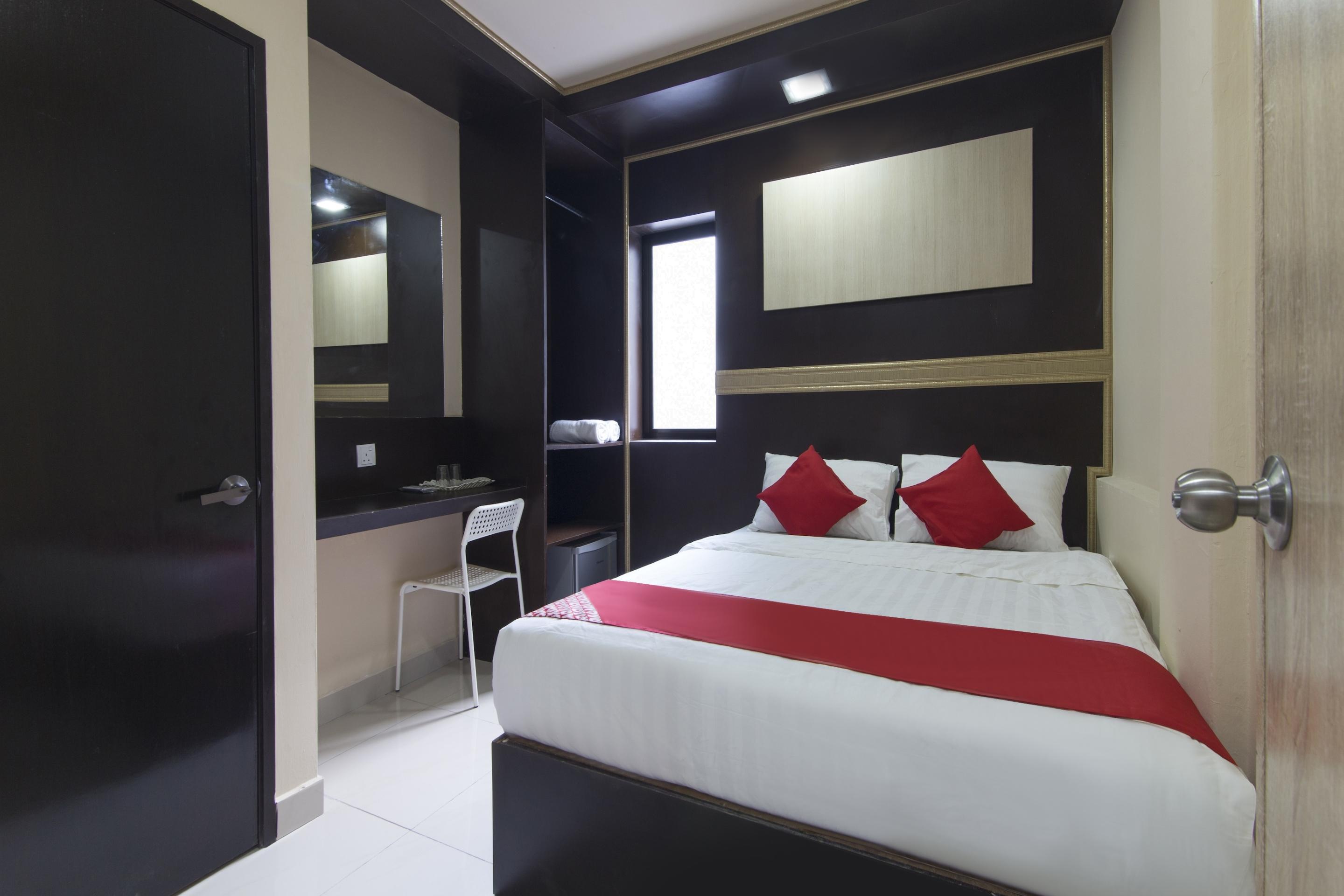 Oyo 697 Niche Valley Hotel Куала Лумпур Екстериор снимка