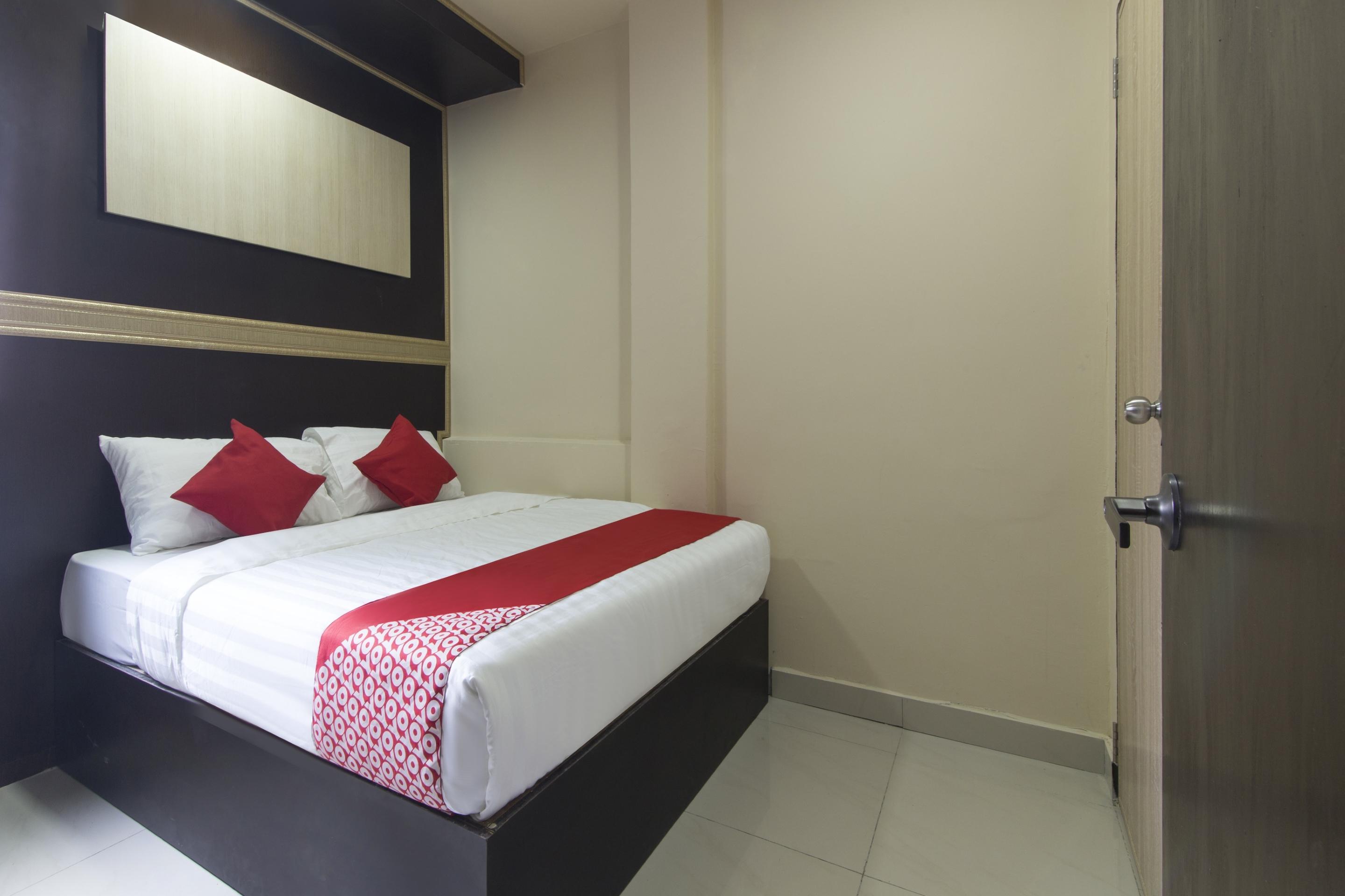 Oyo 697 Niche Valley Hotel Куала Лумпур Екстериор снимка