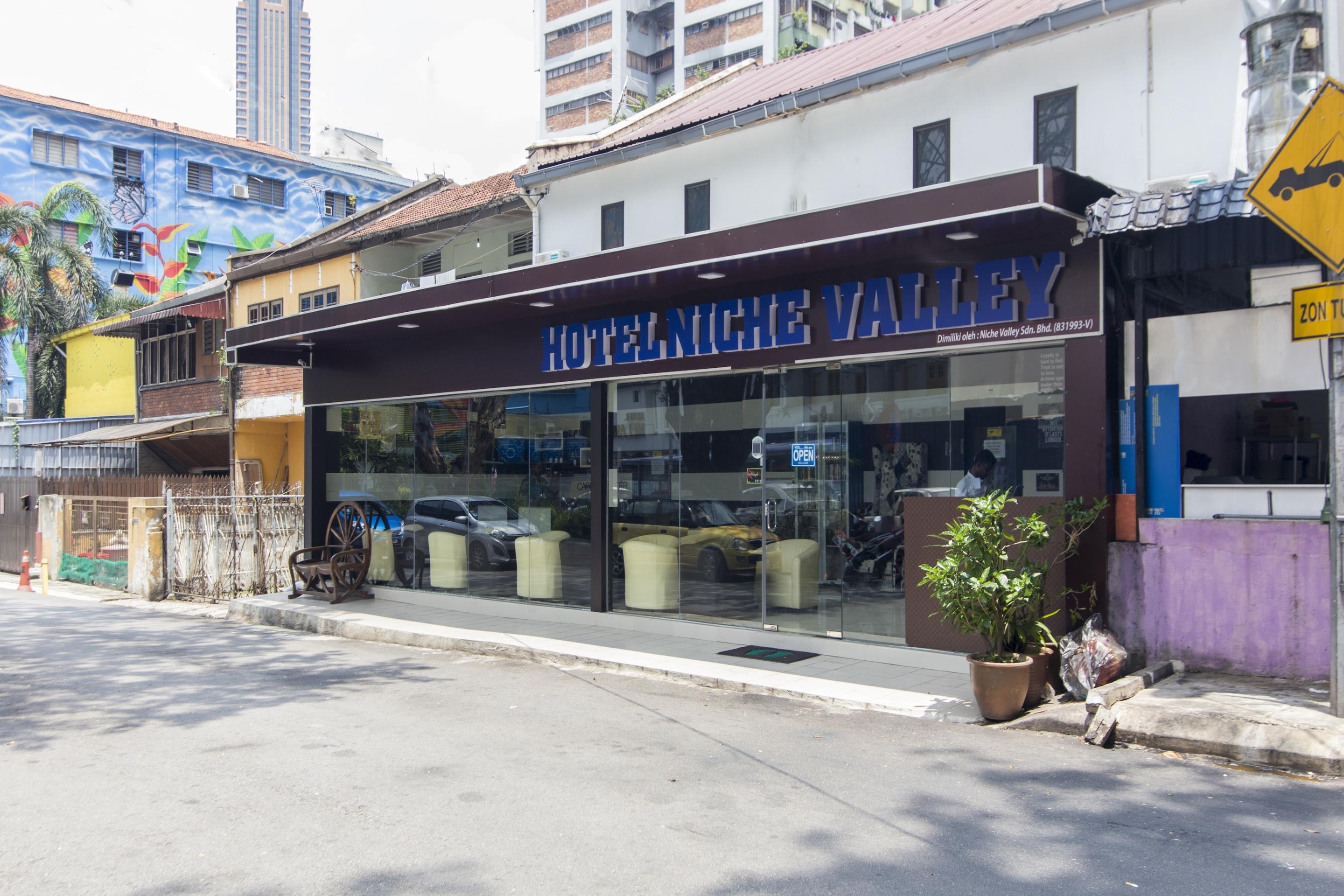 Oyo 697 Niche Valley Hotel Куала Лумпур Екстериор снимка